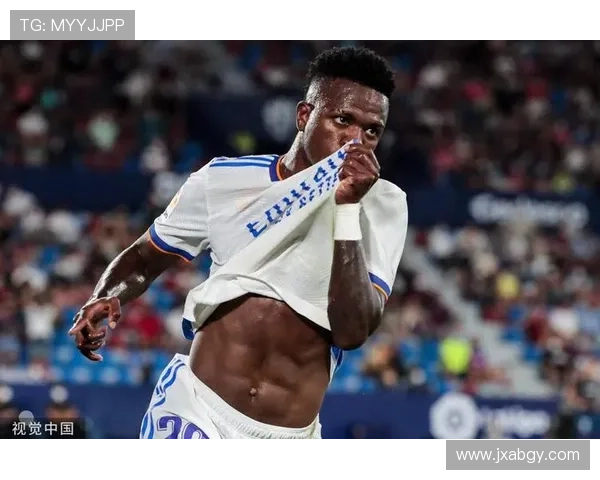 维尼修斯社媒晒庆祝照,本泽马评论区留言:N1🔥🔥🔥 维尼修斯社媒晒庆祝照,本泽马评论区留言:N1🔥🔥🔥